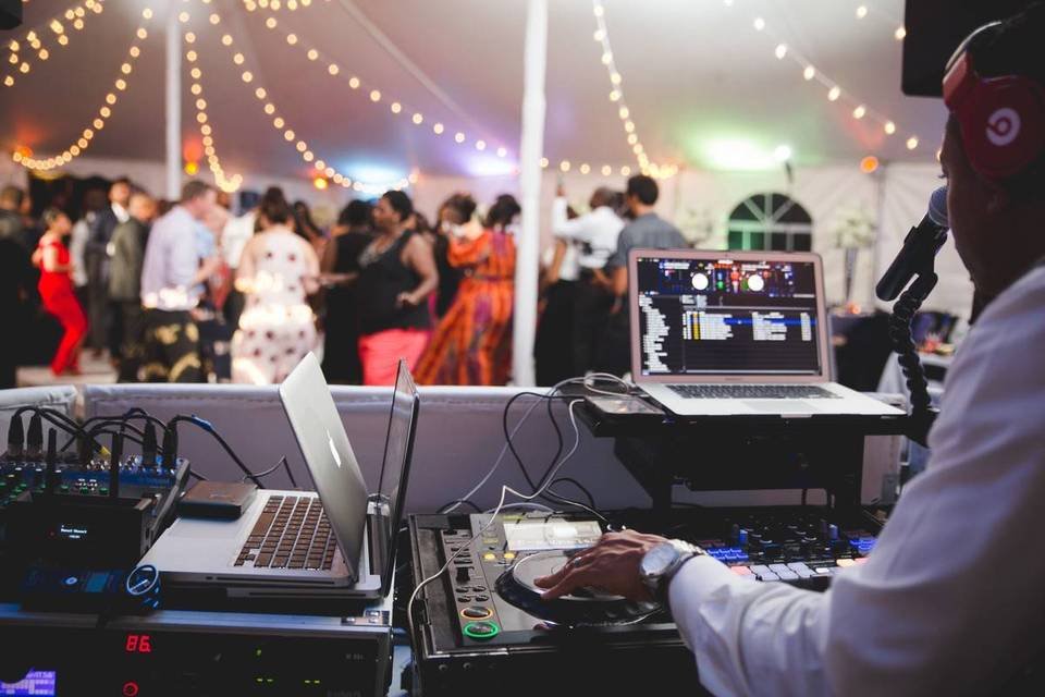 Crafting the Ultimate Wedding DJ Playlist: Expert Tips and Song Suggestions